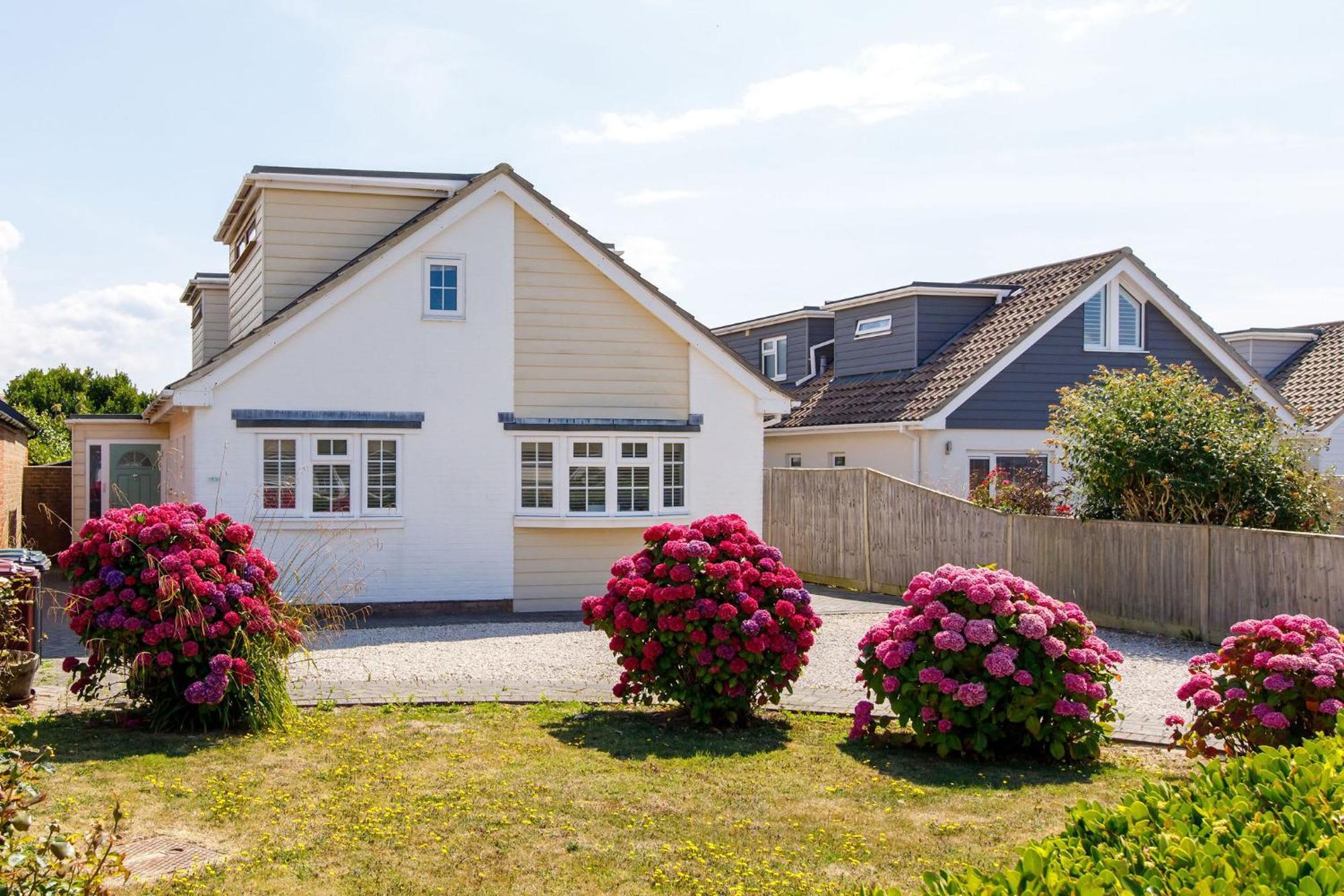 Family Seaside Retreat - 5 Minutes To Beach West Wittering Exteriör bild
