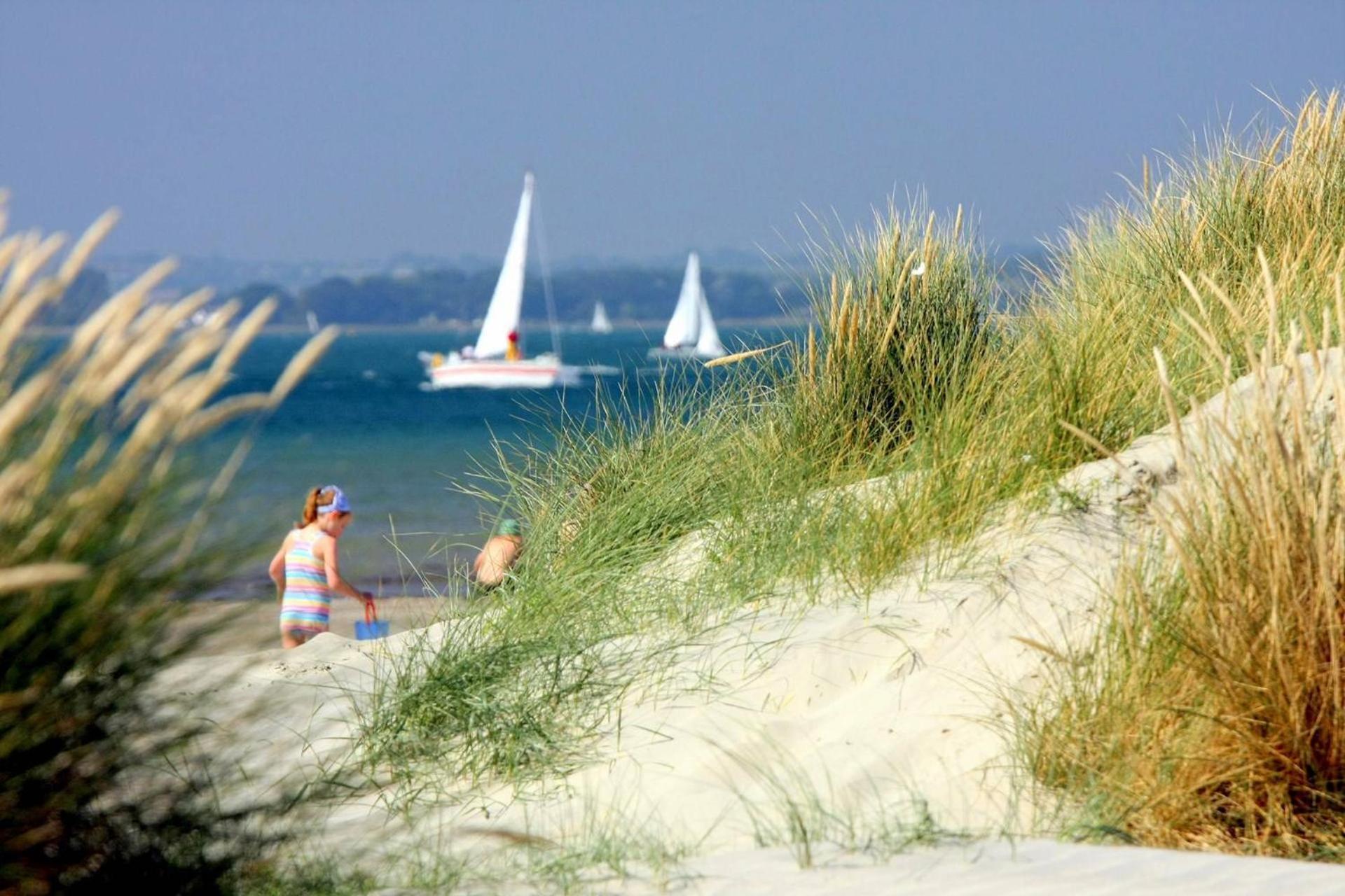 Family Seaside Retreat - 5 Minutes To Beach West Wittering Exteriör bild